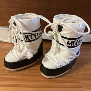 Icon Moon Boots Toddler / Kids Snow Boots - White and Black Color-block NEW